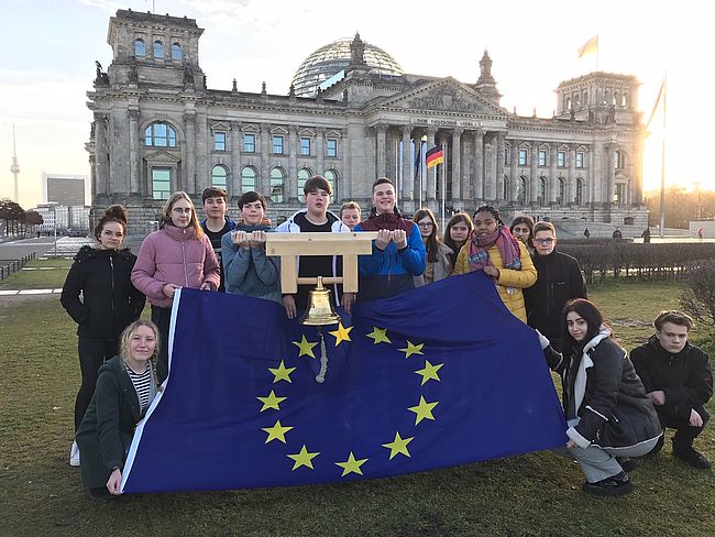 Friedensglocke – Frieden-Freiheit-Freundschaft