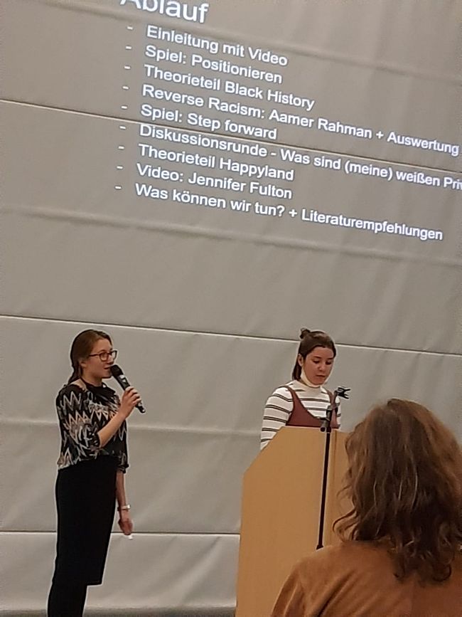 Exit Happyland - Rassismuskritisches Denken Lernen