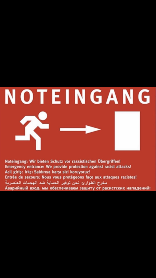 Noteingang, wir sind gegen Gewalt und Rassismus