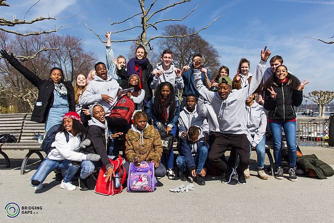 Zwischenräume / Spaces Between and Beyond