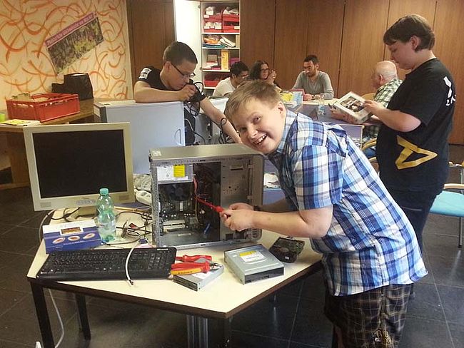 Ne#e PCycle Pir@ten: Kosten- und bedingungslose Vergabe von PCs an Bedürftige