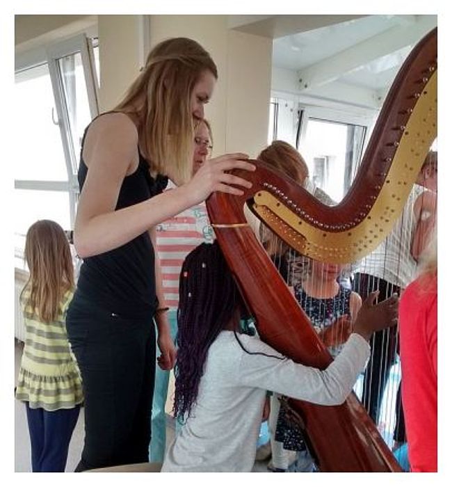 Konzerte für Kinder und Jugendliche, die nicht die Gelegenheit und Kraft haben, ein öffentliches Konzert zu besuchen