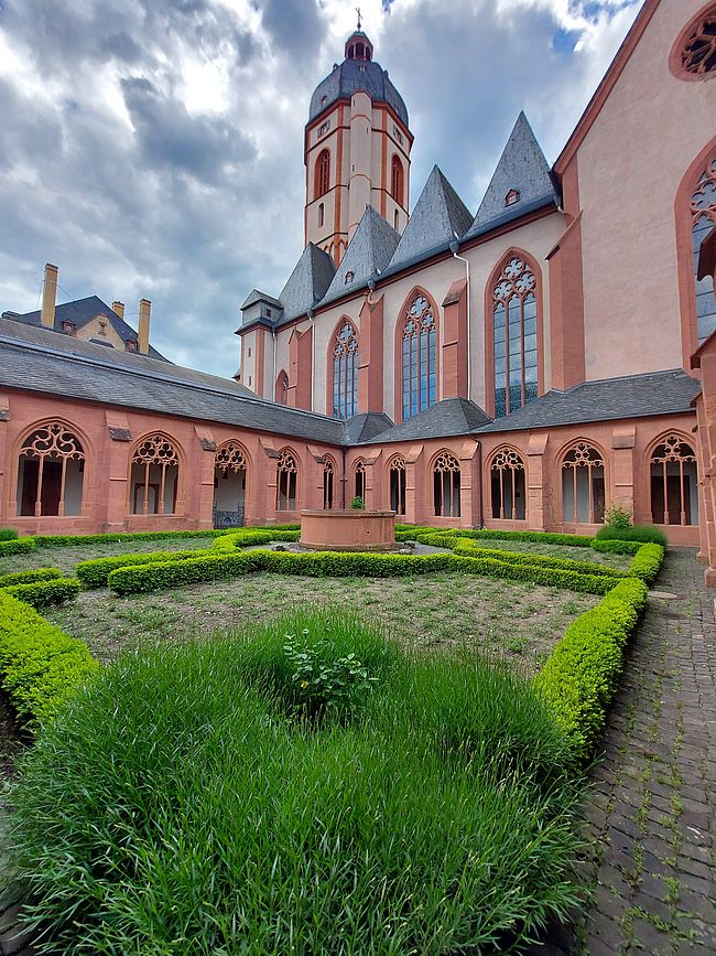 Ein bunter Garten für St. Stephan / Ahed Alhamad