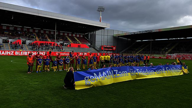 You'll never watschel alone – Die Ukraine gehört zu uns!