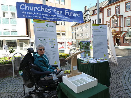 Infostand in Fußgängerzone Bingen