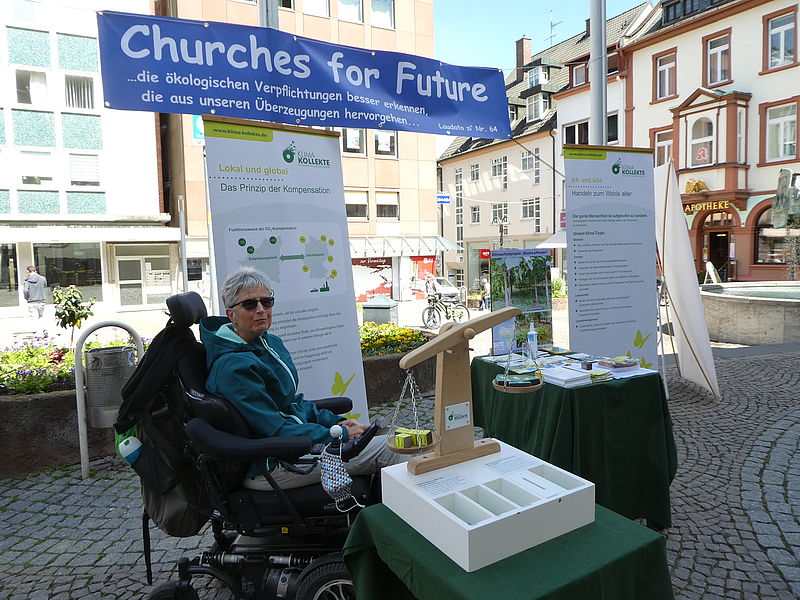 Infostand in Fußgängerzone Bingen