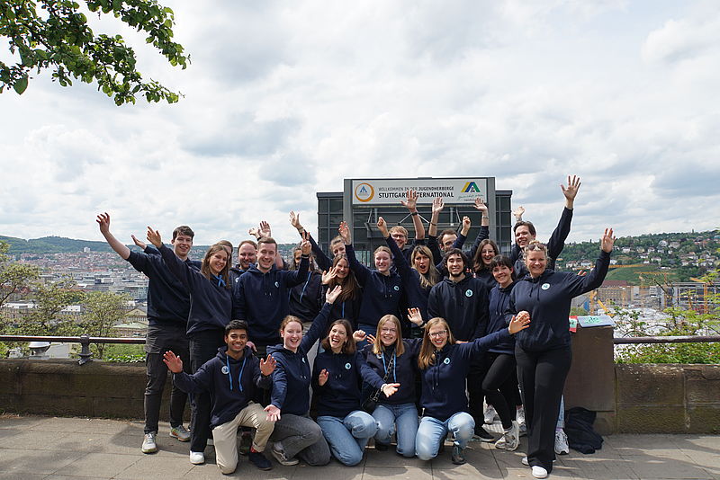 Das Team hinter Lern-Fair e.V. bei einem Präsenztreffen
