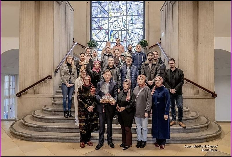 GfH-Mitglieder im Rathaus mit dem Oberbürgermeister