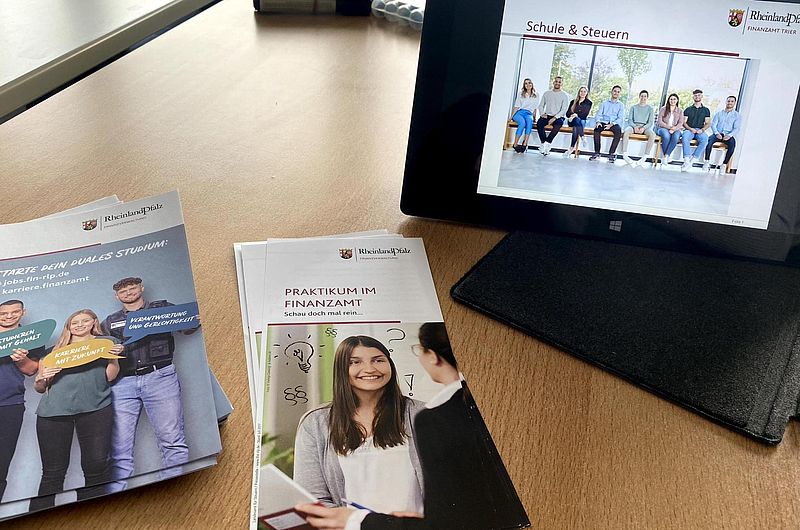 Von der Schülerstiftung Saarburg und der AG Ökonomische Bildung des Gymnasiums Saarburg organisierter Workshop des Finanzamtes Trier am Gymnasium Saarburg