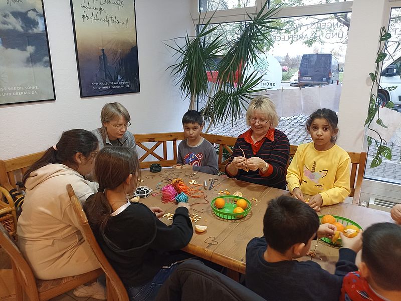 Weihnachtsschmuck aus Mandarinenschalen
