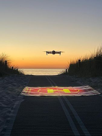 Landeplatz mit Einsatzfahrzeug 