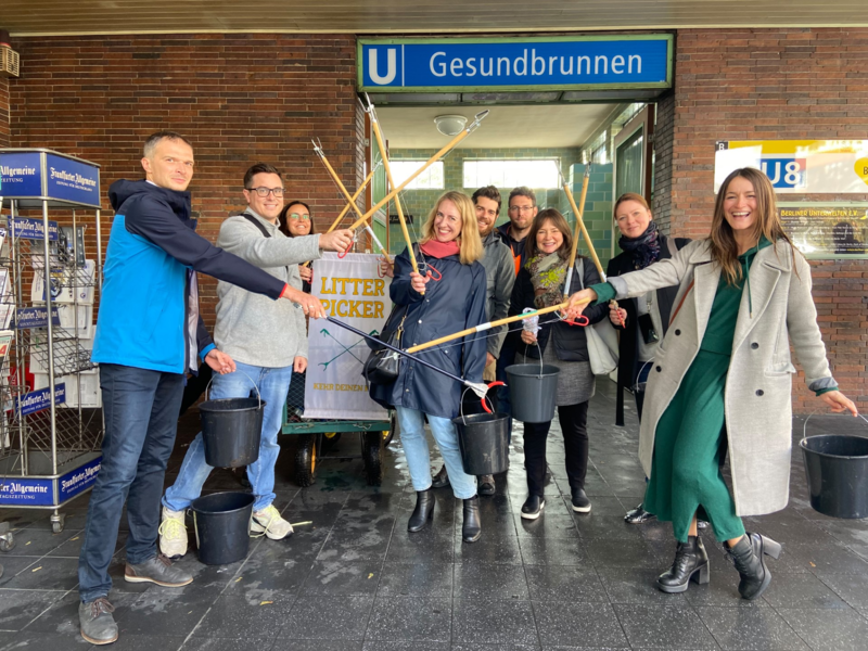 Auftaktveranstaltung mit BSR,BVG,Umweltstadträtin,Tabakindustrie, Ordnungsamt, Bildungsexperten und BürgerInnen zum Thema Zigarettenabfälle im öffentlichen Raum