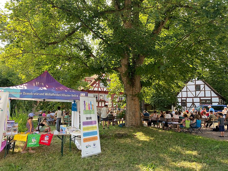 Plakat "Wir lächeln alle in der selben Sprache"