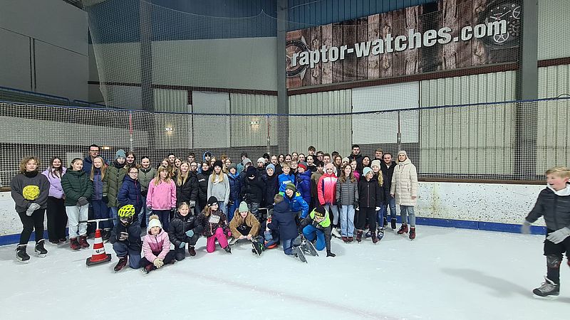 Schlittschuhlaufen in der Eissporthalle 