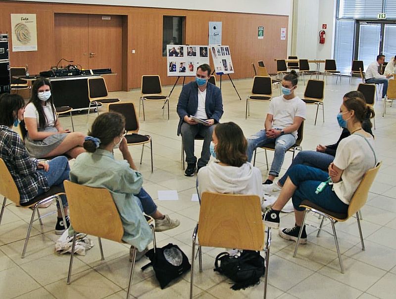 Jugendliche in der Diskussion 